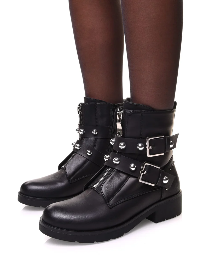 Bottines noires plates a sangles perlées