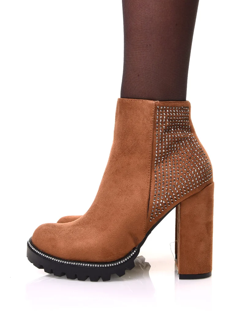 Chelsea boots camelles en suédine à détails strass et talons