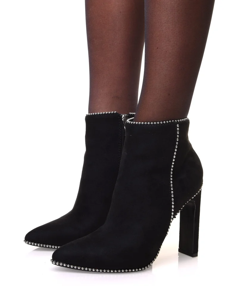 Bottines noires en suédine avec détails cloutés et talons