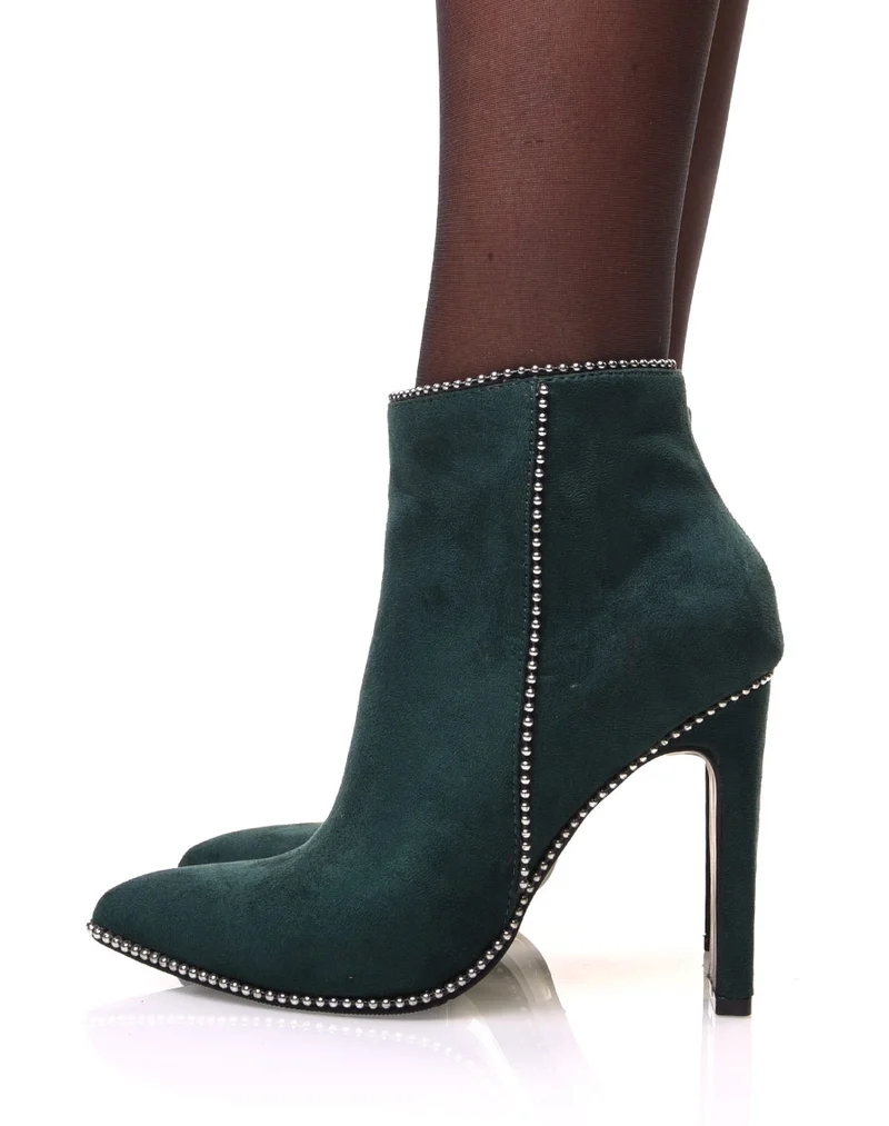 Bottines vertes émeraude en suédine avec détails cloutés et talons