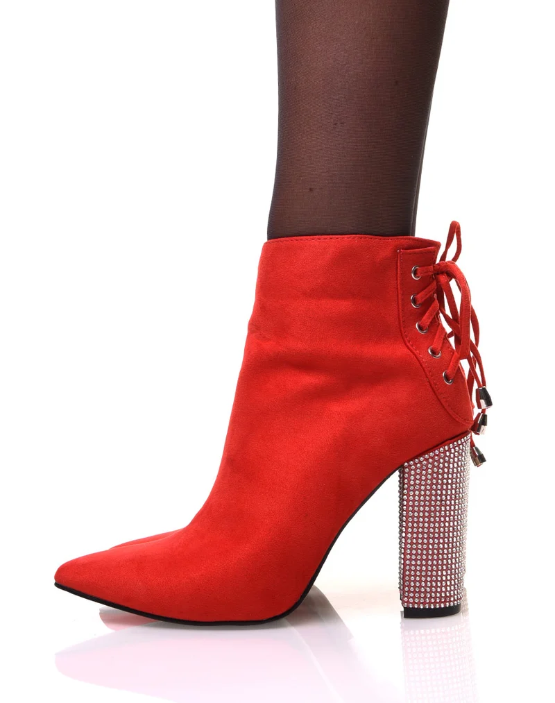 Bottines rouges en suédine à talon à strass