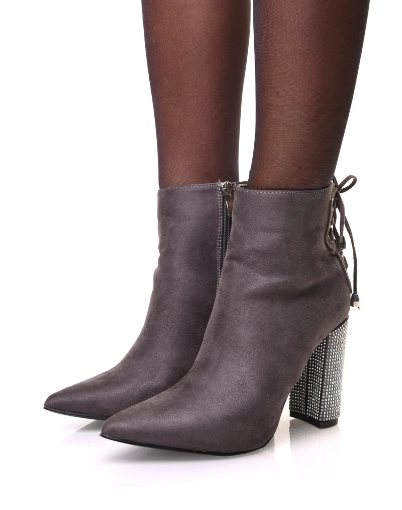 Bottines grises en suédine à talon à strass