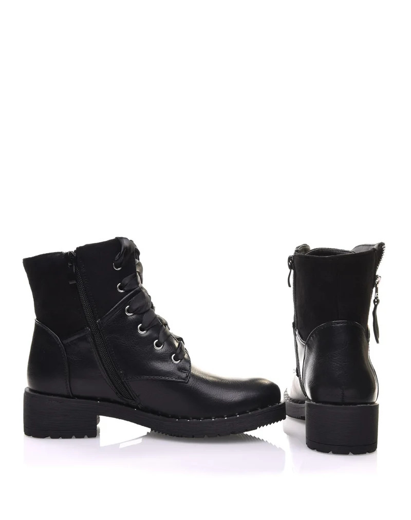 Bottines noires à lacets et semelles cloutées