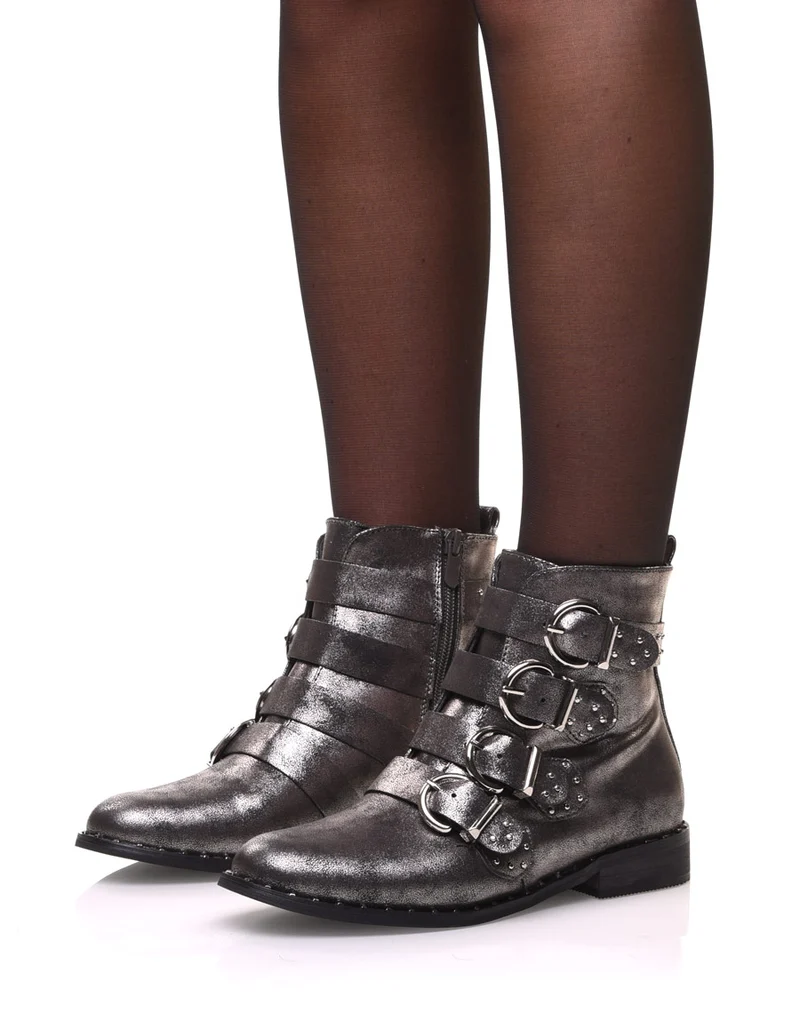 Bottines argentées à brides