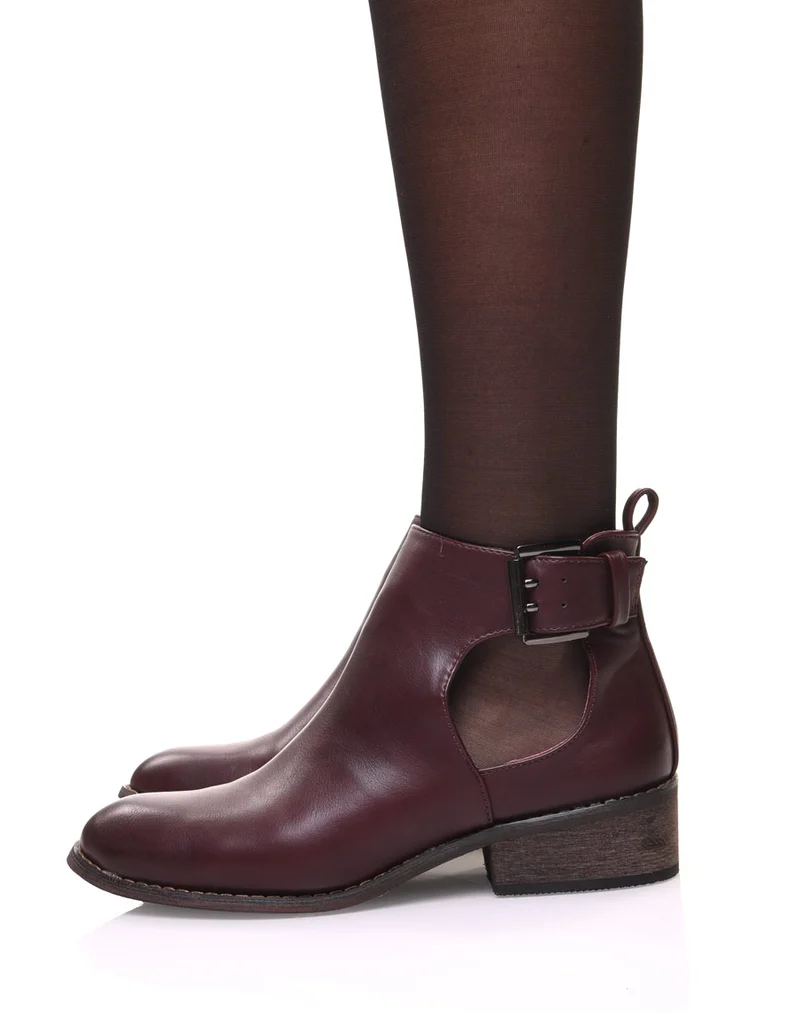 Bottines plates bordeaux ajourées avec sangle
