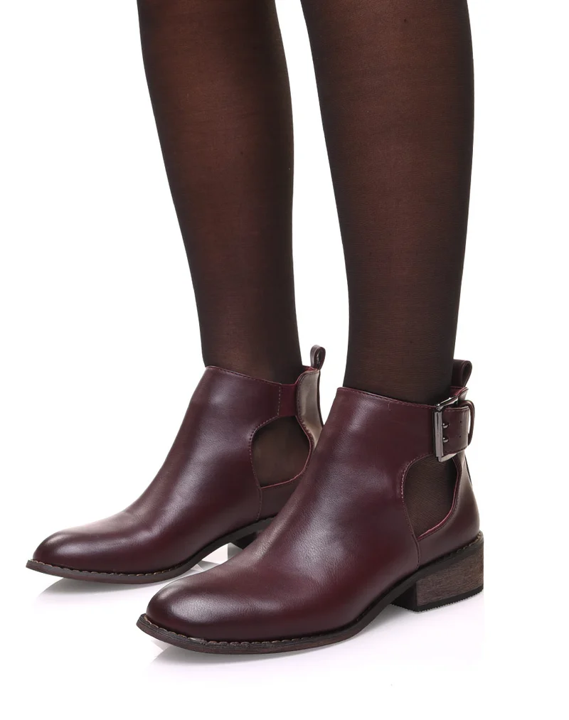 Bottines plates bordeaux ajourées avec sangle