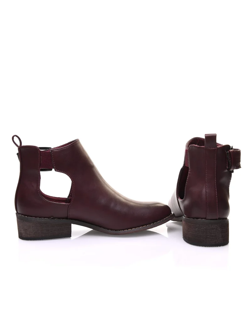 Bottines plates bordeaux ajourées avec sangle