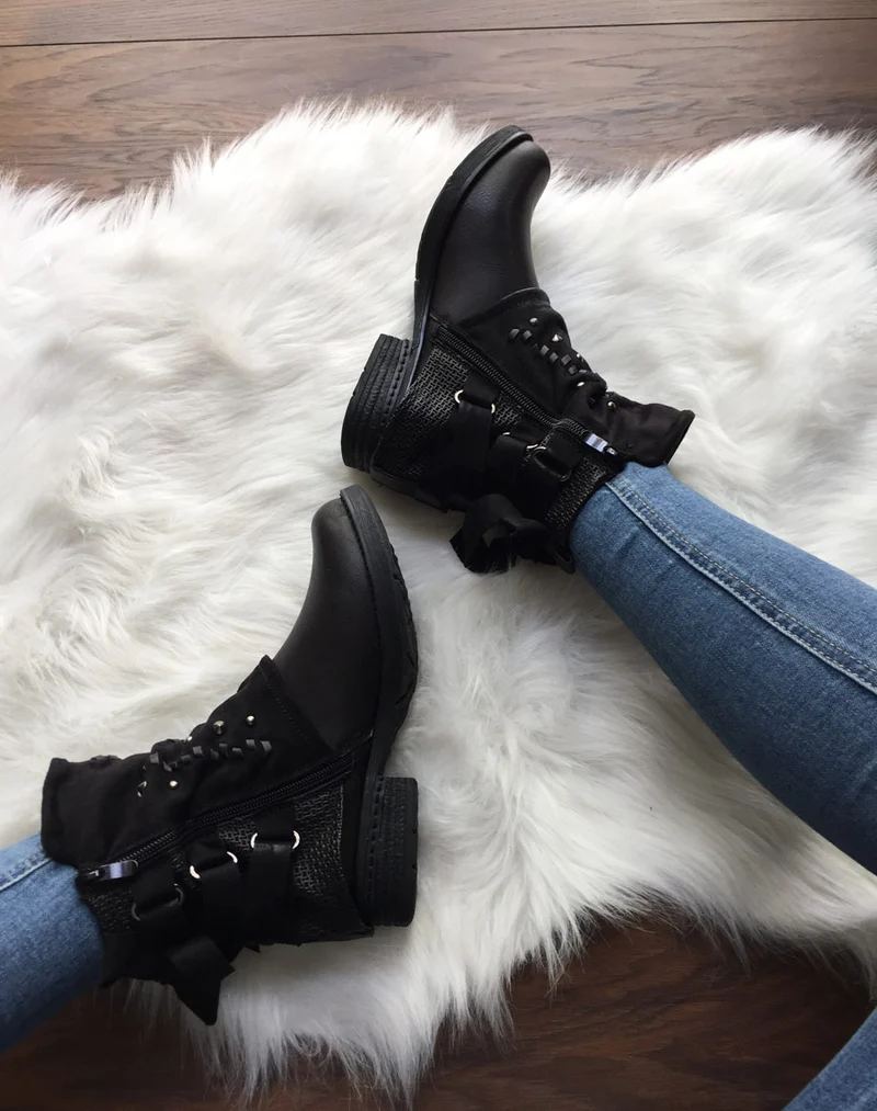 Bottines noires à empiècements bi-matières et noeud