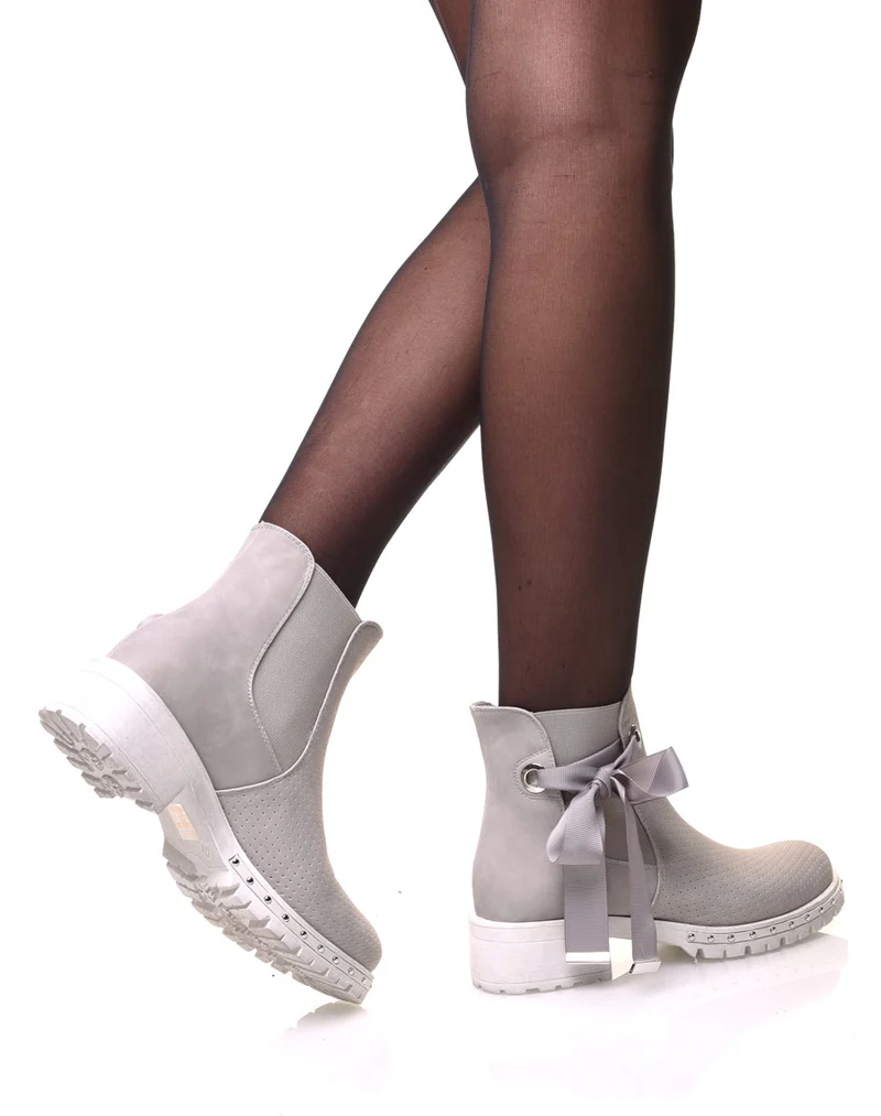 Bottines grises perforées à semelles crantées