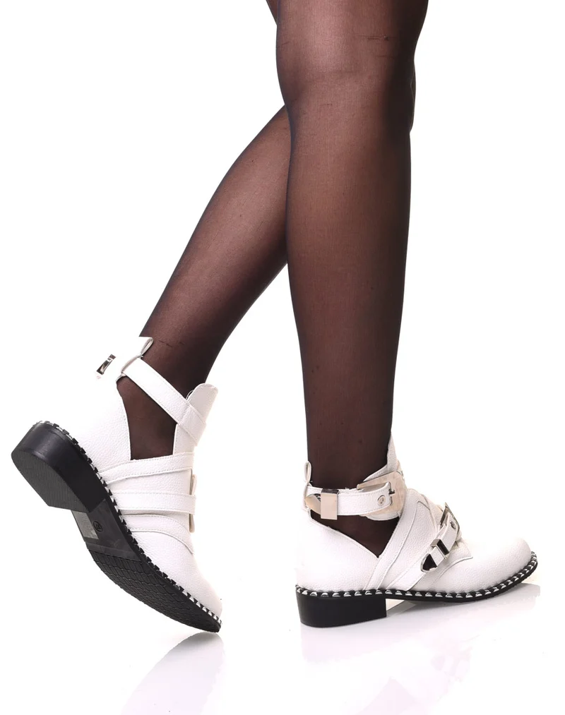 Bottines blanches ajourées semelles cloutées