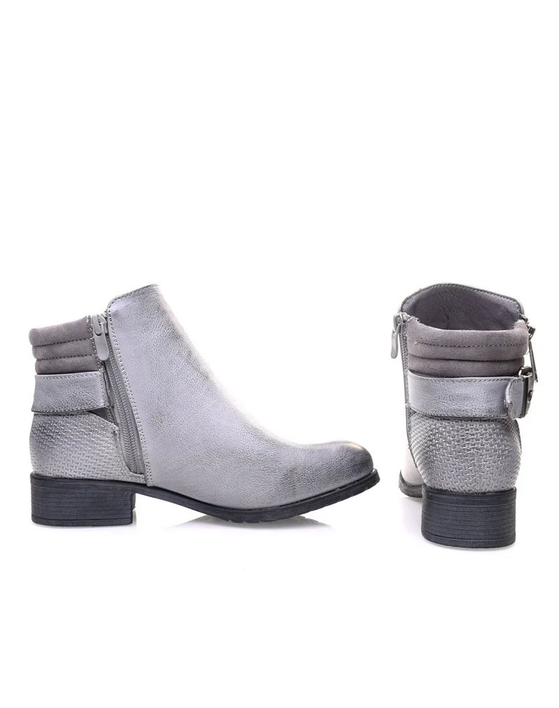 Bottines grises à talons et fermetures zippées