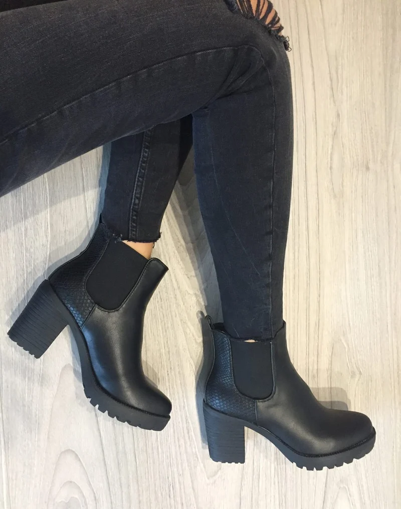 Bottines crantées noires imprimés python