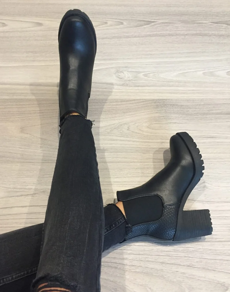 Bottines crantées noires imprimés python