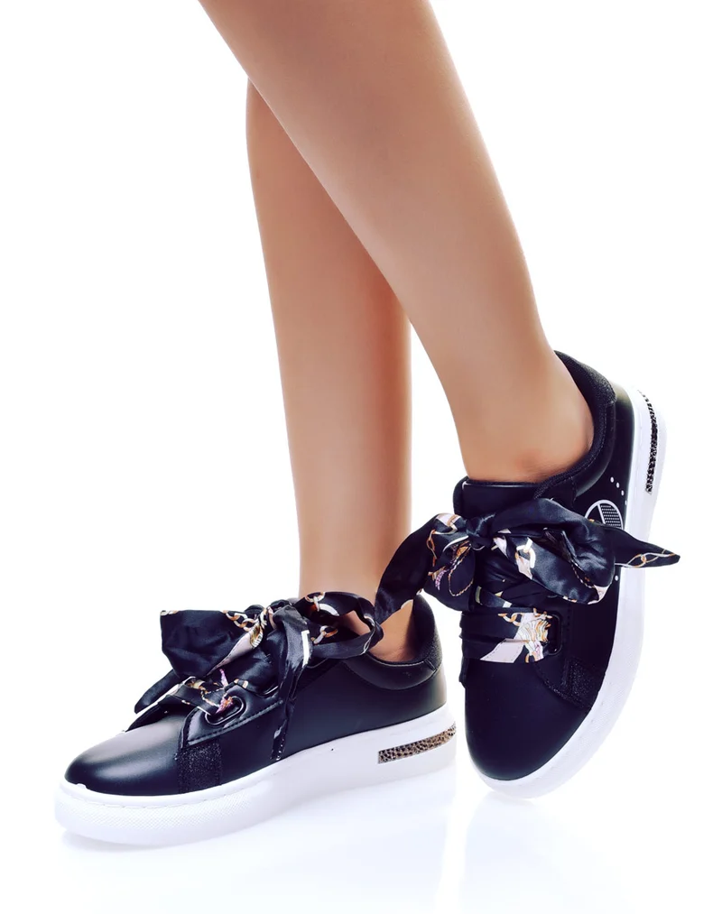 Baskets noires avec rubans