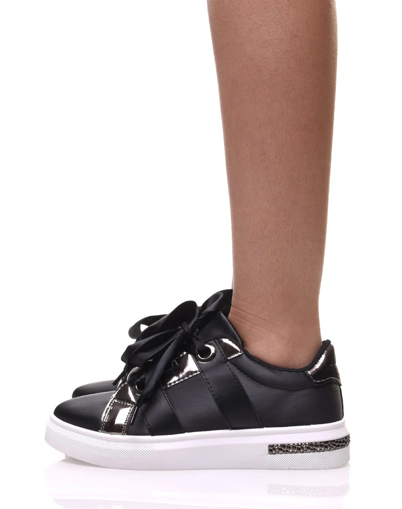 Baskets noires avec lacets effets satinés
