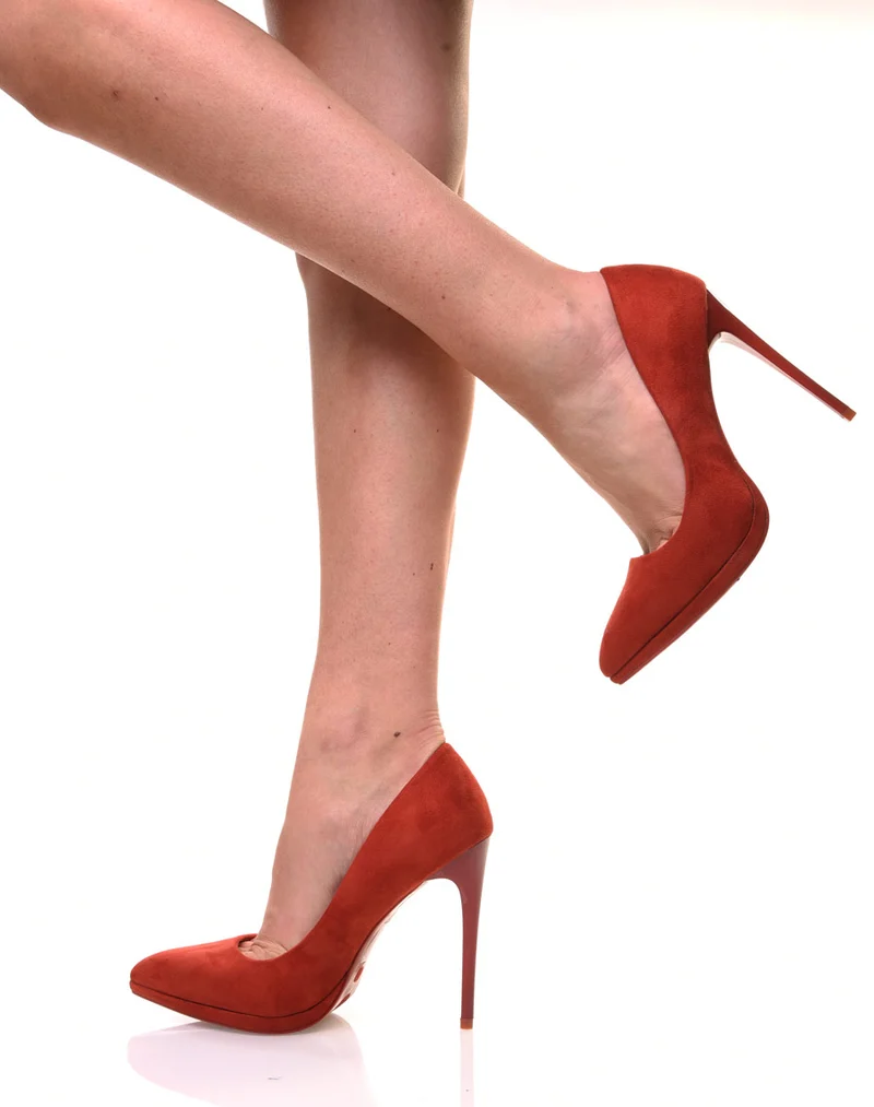 Escarpins rouges effet suédine