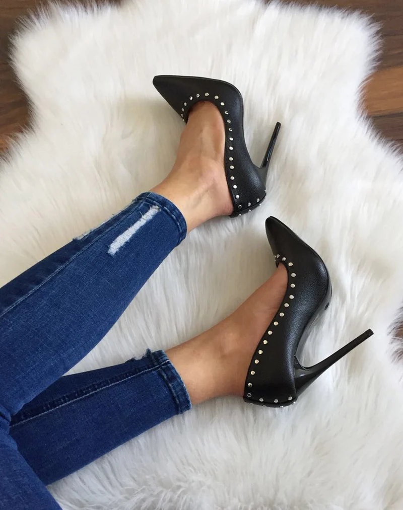Escarpins noirs cloutés