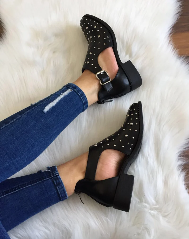 Bottines noires cloutées