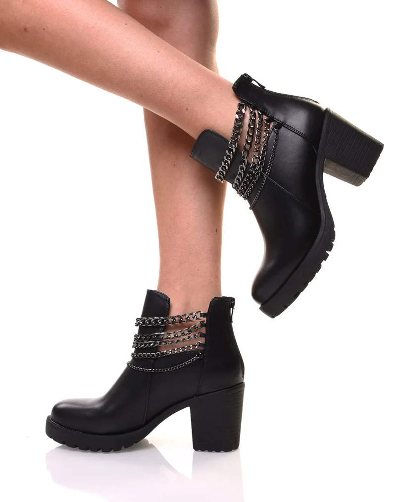 Bottines noires avec des chaines