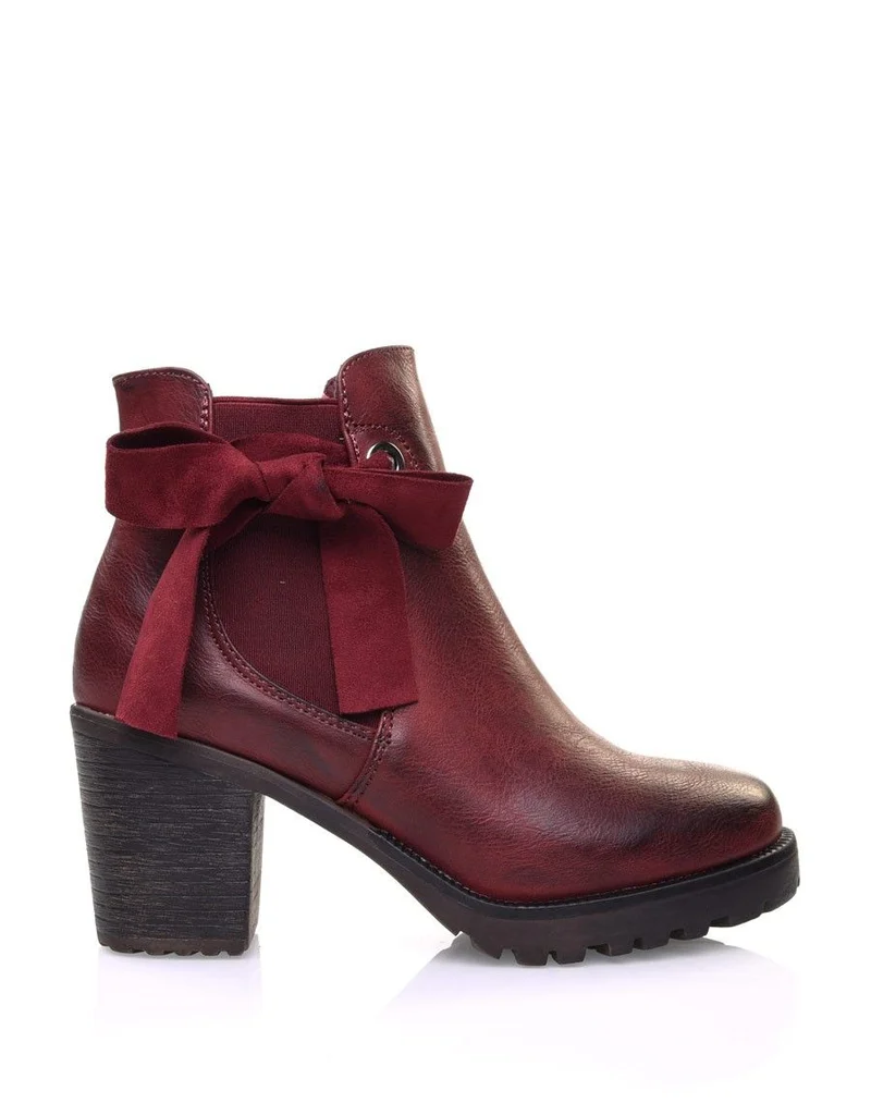 Bottines crantée bordeaux à noeuds et oeillets