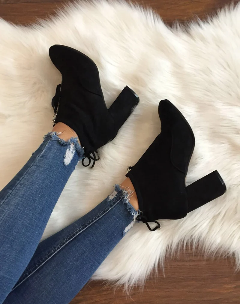 Bottines souples en suédine noires à talons hauts