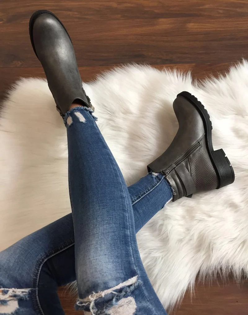 Bottines grises métallisées effet croco