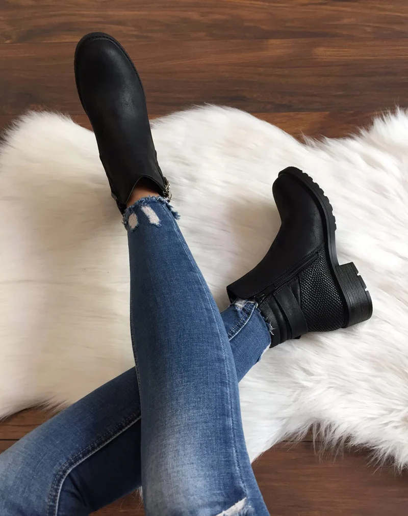 Bottines noires semelles crantées effet croco