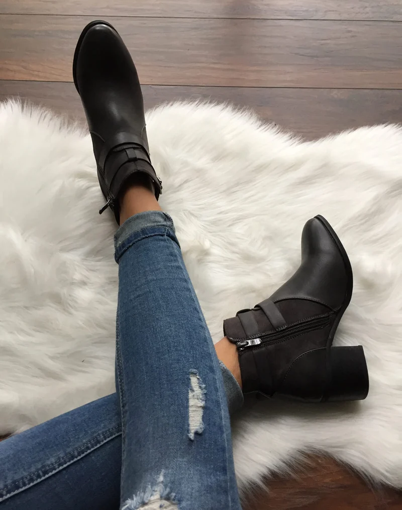 Bottines ajourées grises à talon moyen