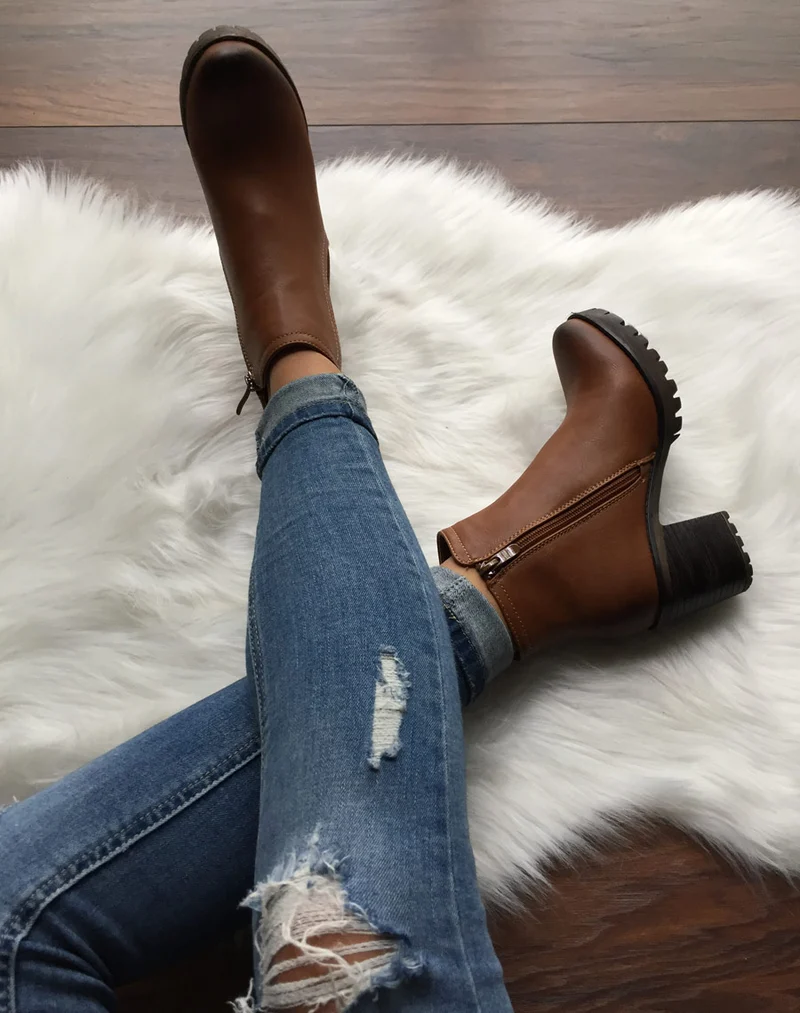 Bottines camel crantées à élastique surpiqué