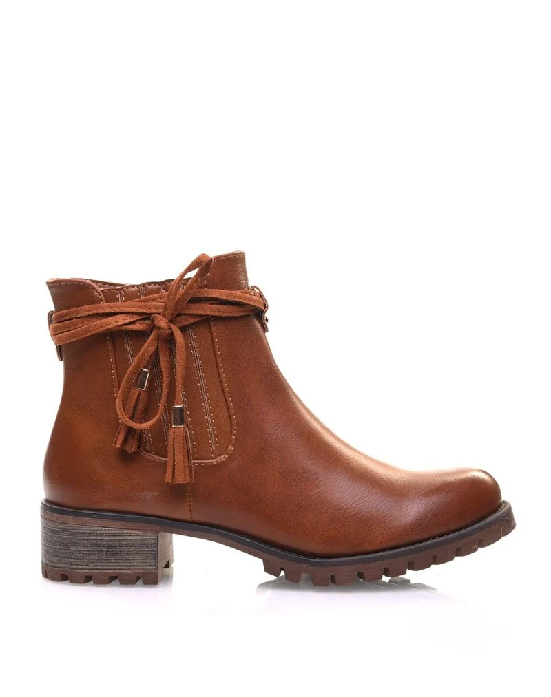 Chelsea boots camel à brides et pompons
