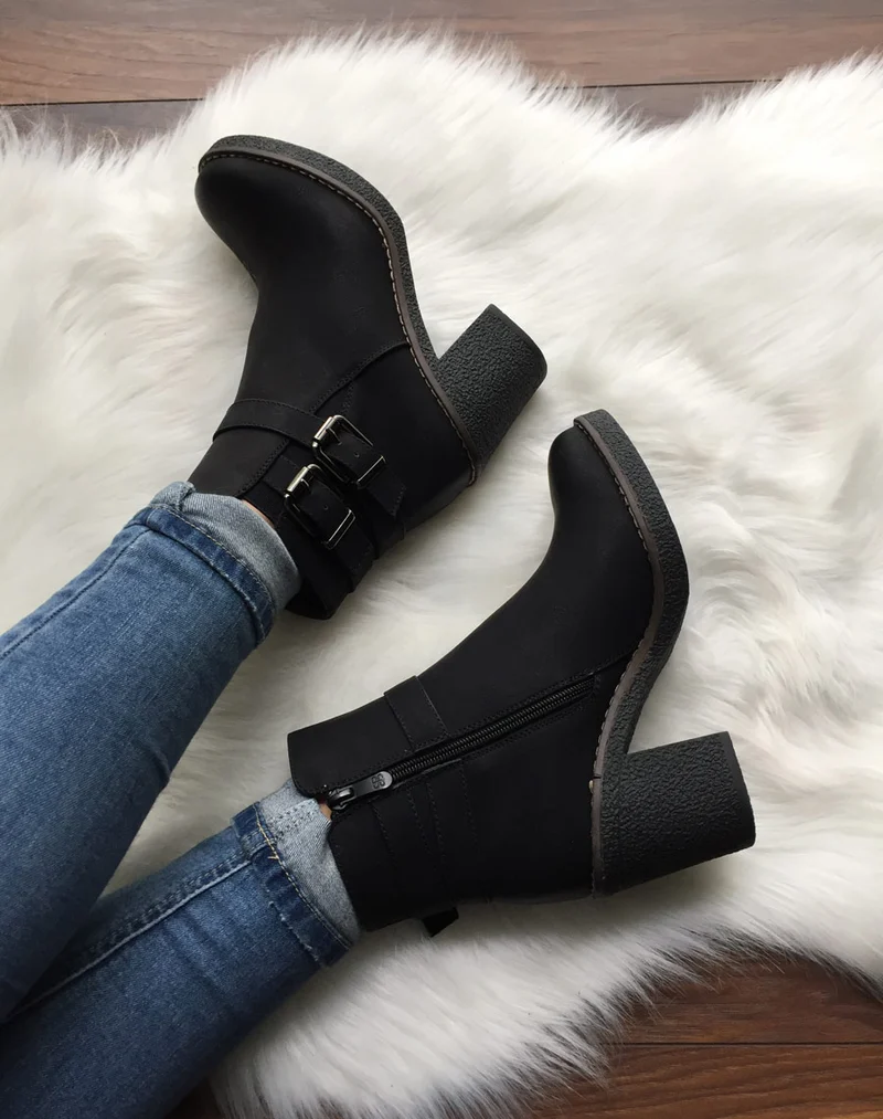 Bottines noires effet vieilli à boucles