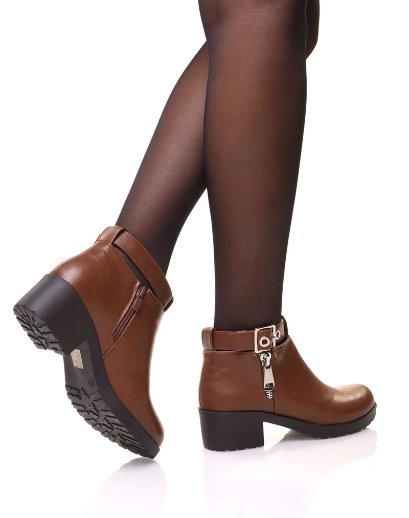 Bottines camel à boucles chevilles