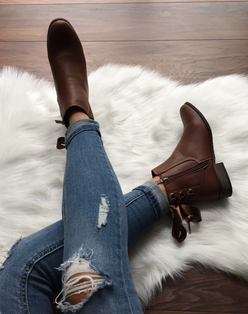 Chelsea boots camel à oeillets et noeud