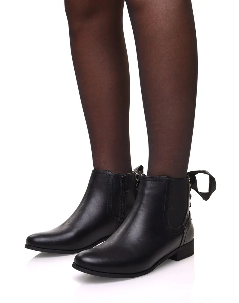 Chelsea boots noires à oeillets et noeud