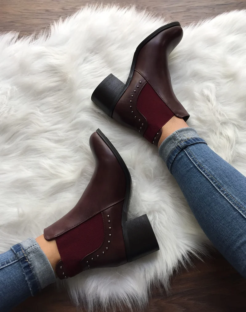 Chelsea boots bordeaux cloutés à petits talons