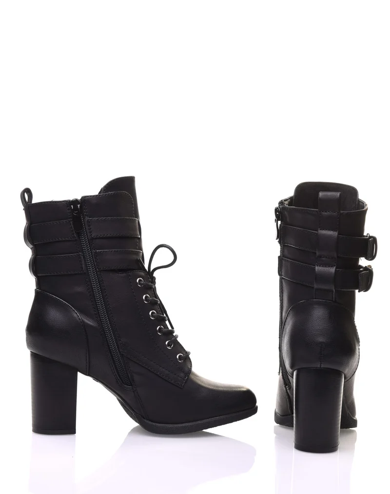 Bottines noires à talons lacées