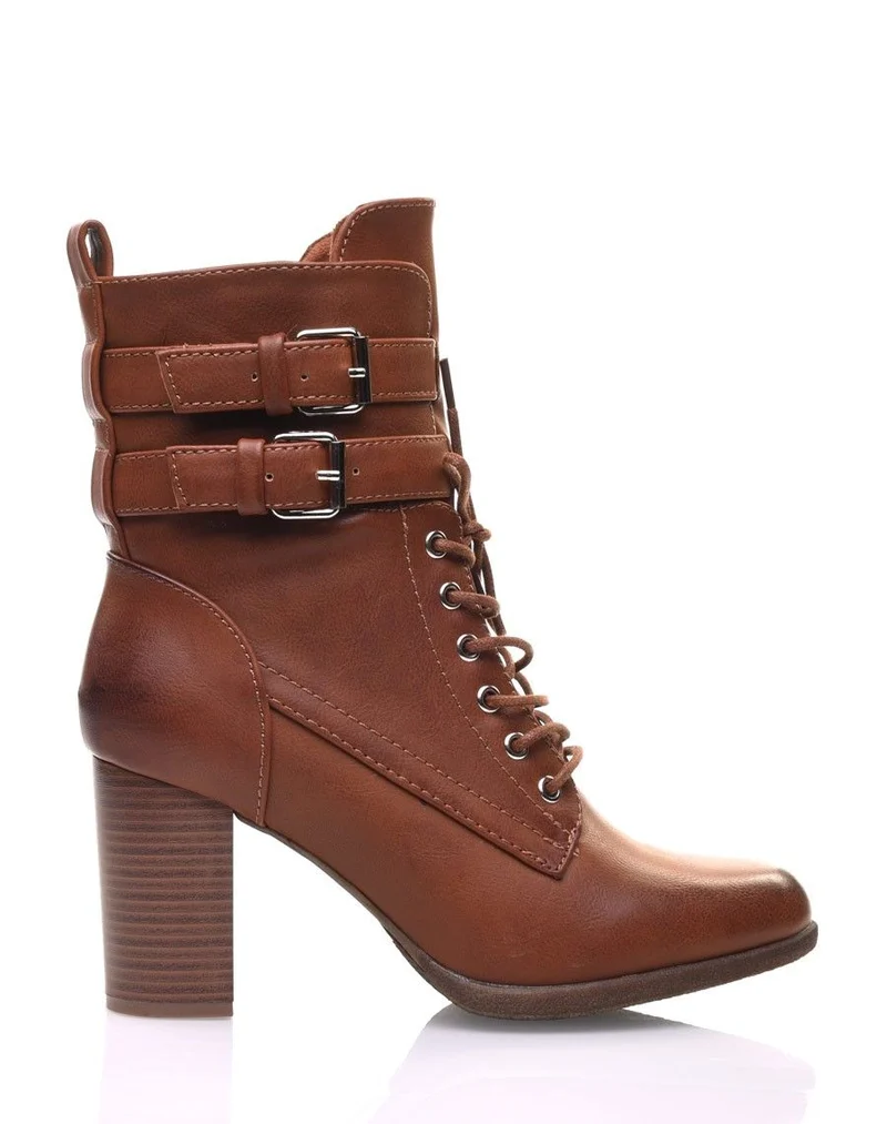 Bottines camel à talons lacées