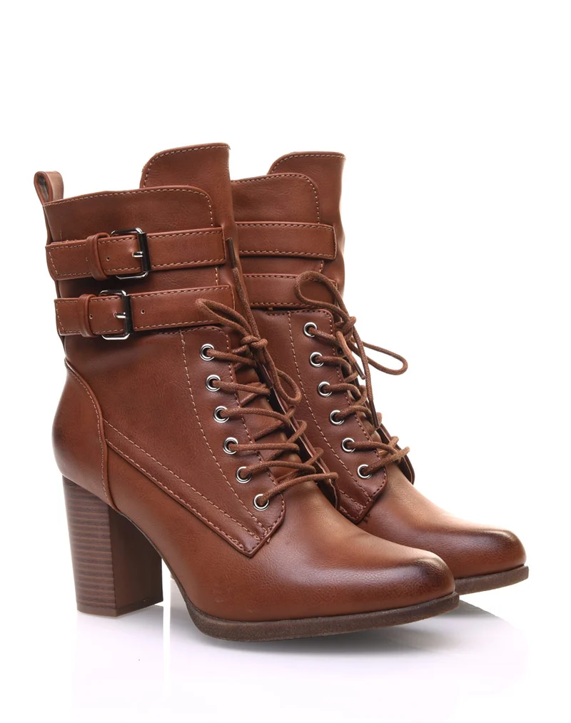 Bottines camel à talons lacées