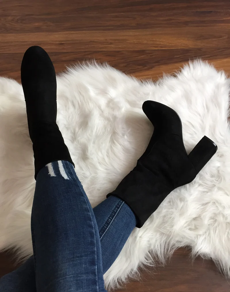 Bottines hautes noires entièrement en suédine