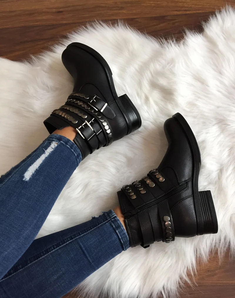 Bottines motardes noires à sangles et clous