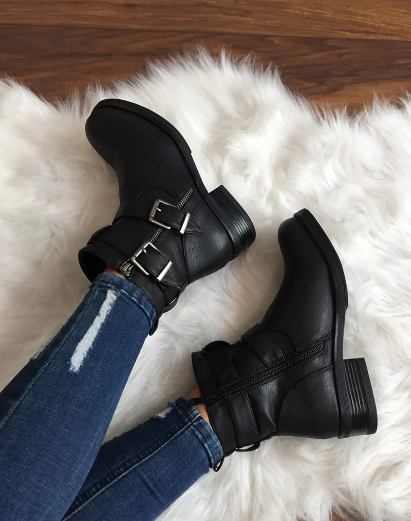 Bottines noires à boucles