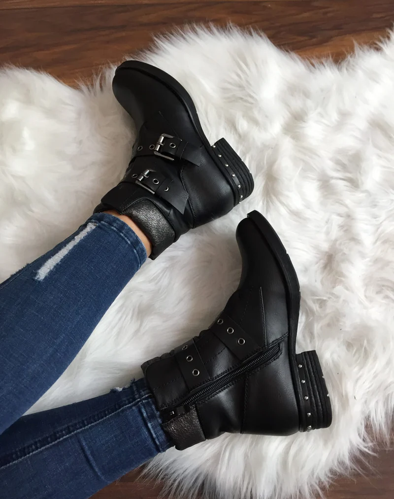 Boots noires à sangles bouclées