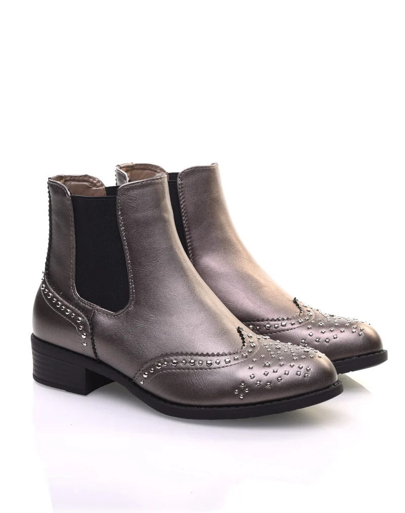 Bottines grises métallisées cloutées