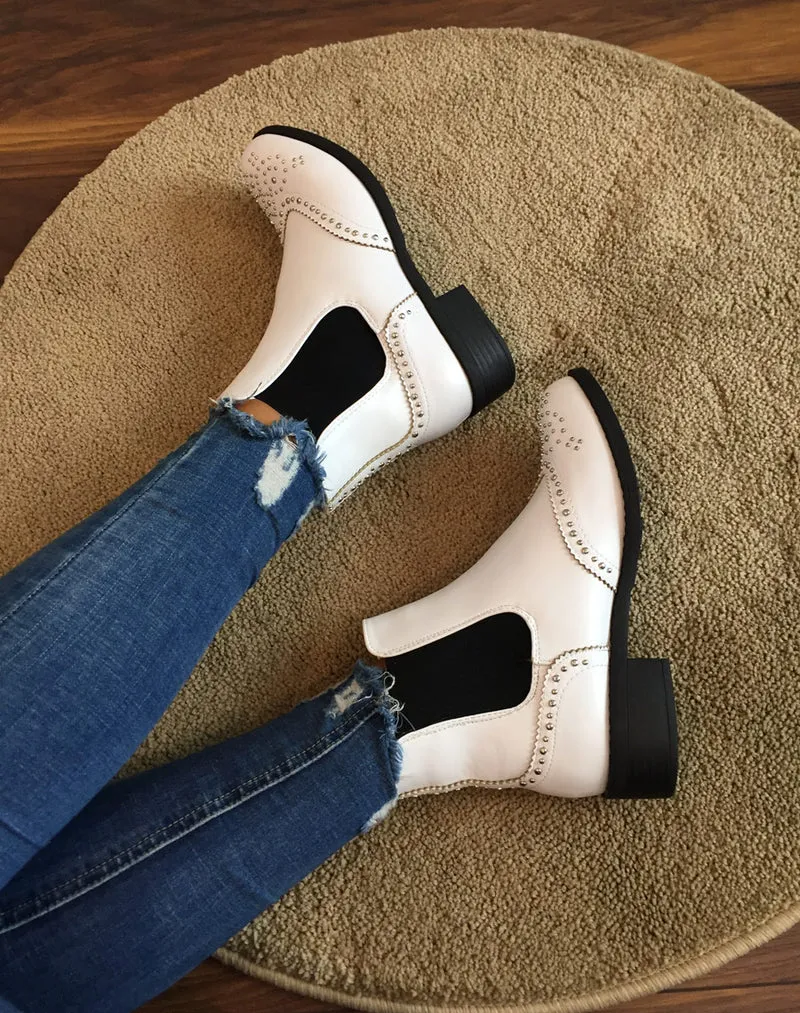 Bottines blanches cloutées