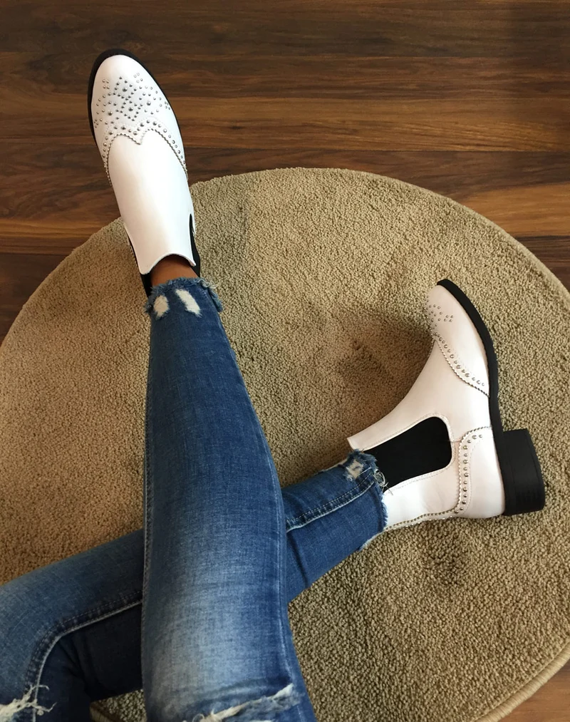 Bottines blanches cloutées