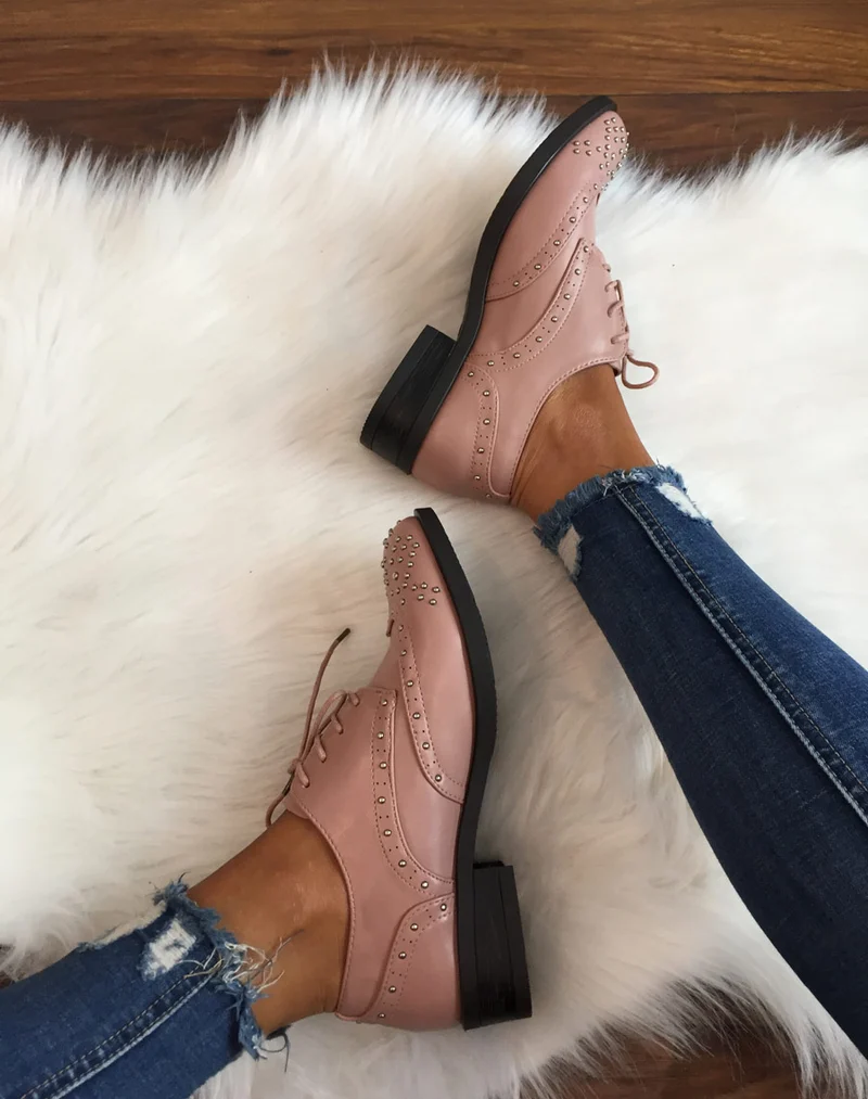 Derbies roses cloutées