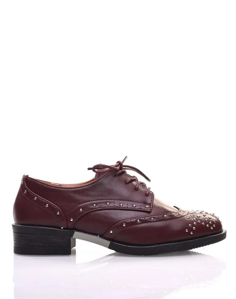 Derbies bordeaux cloutées