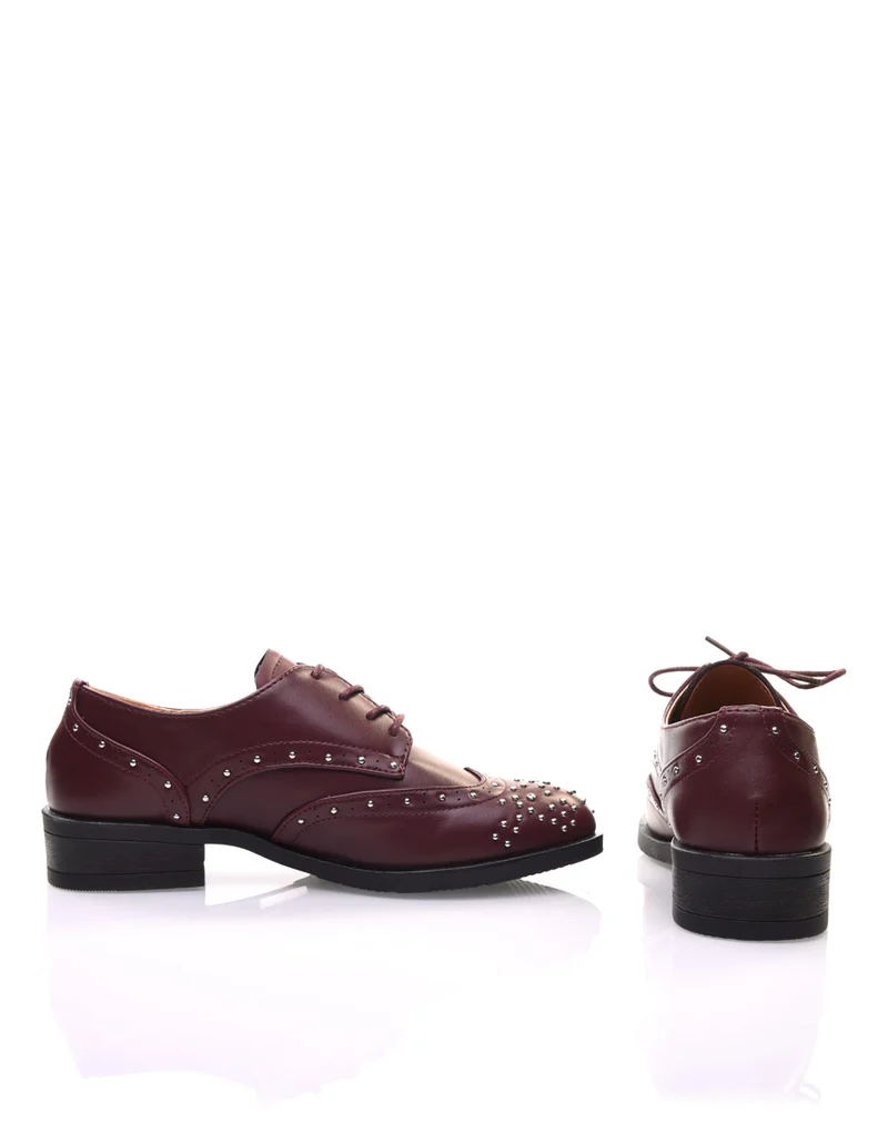 Derbies bordeaux cloutées