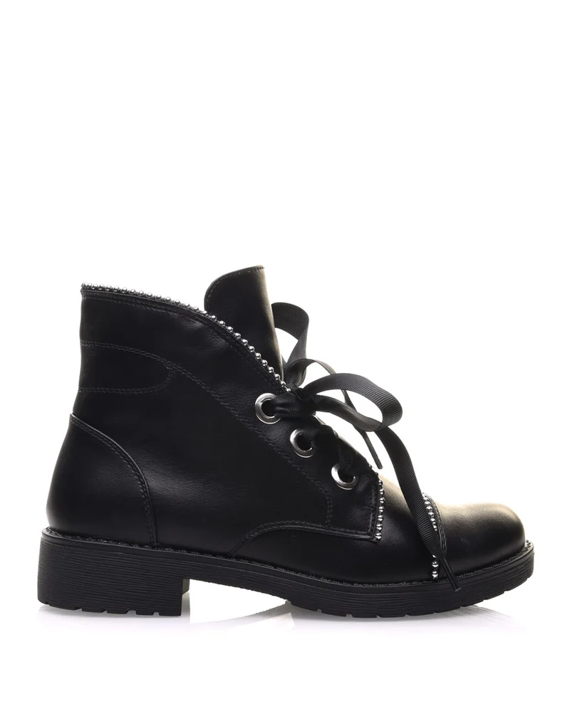 Bottines noires cloutées à semelles épaisses