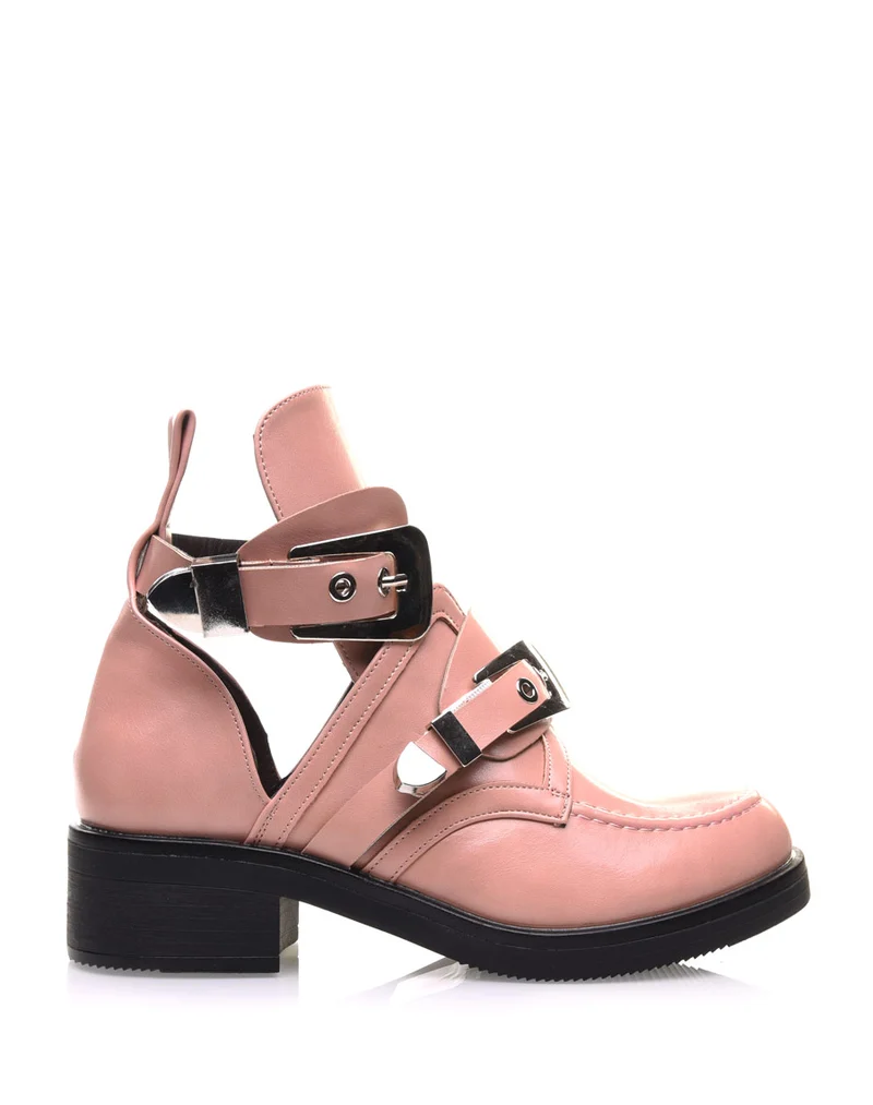 Bottines roses plates ajourées avec sangles